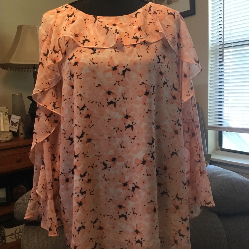 Peach pattern blouse - Picture 2 of 6